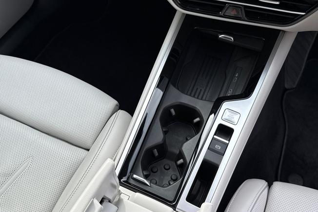 VOLKSWAGEN Passat Photo 24