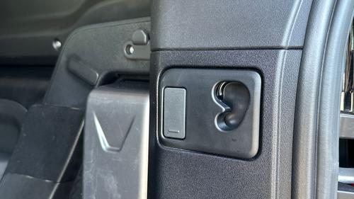 Land Rover Defender Photo autoimg-ce312215de5b9824fd82094cafb0df41685a9937.jpg