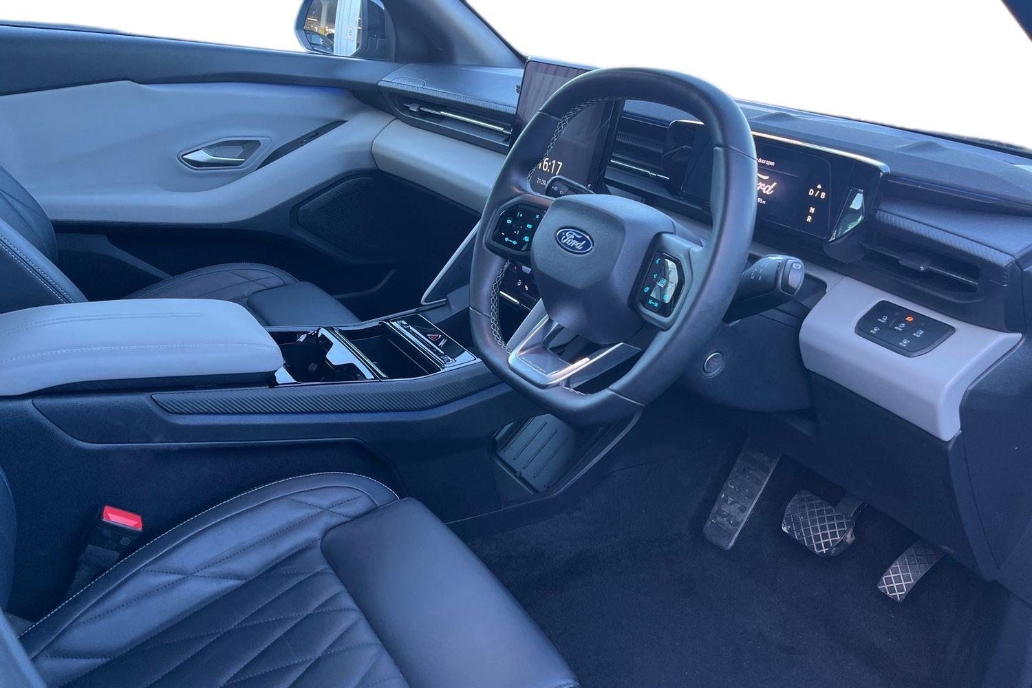 Ford Explorer Photo 8