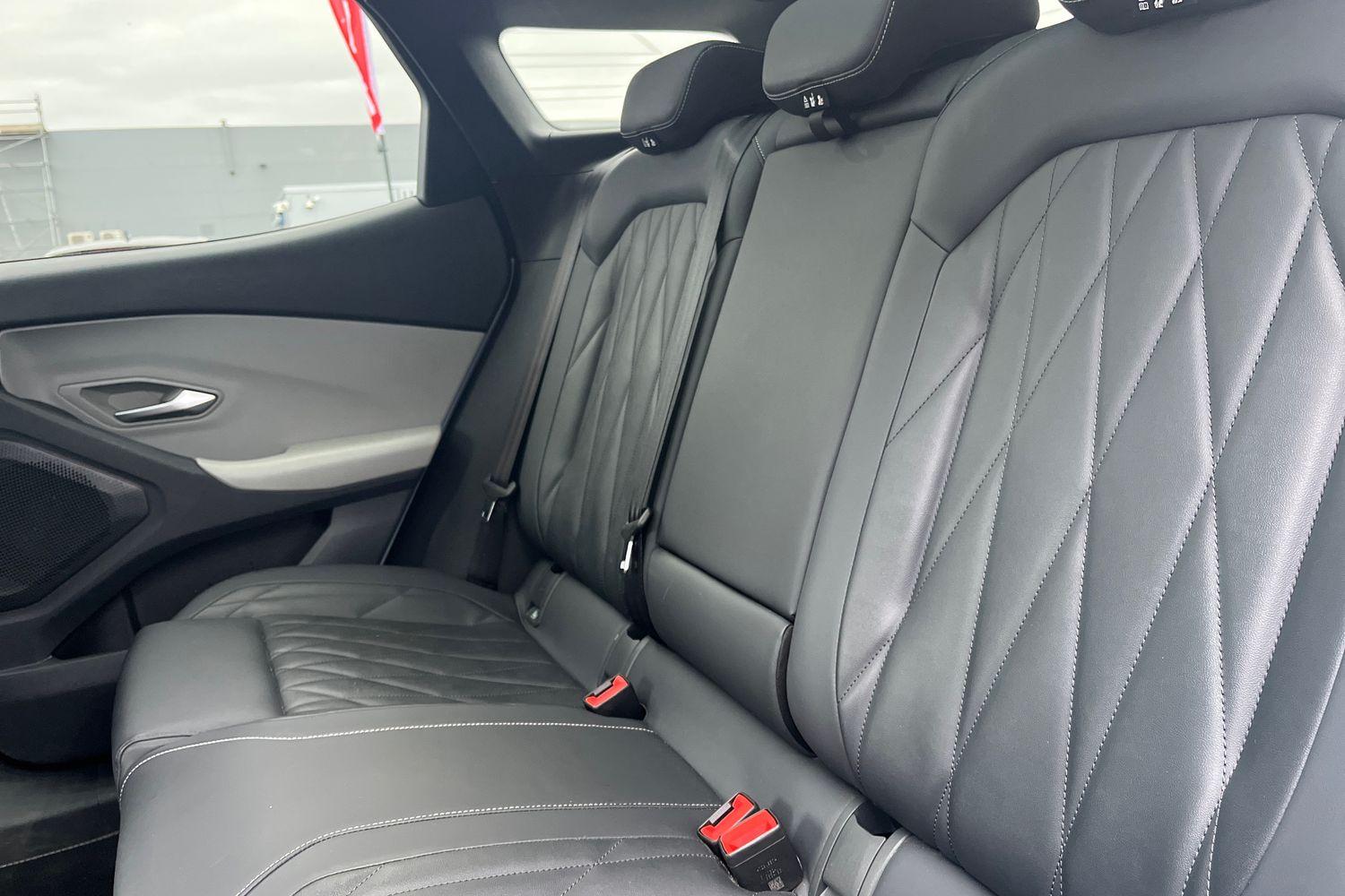 Ford EXPLORER Photo 19