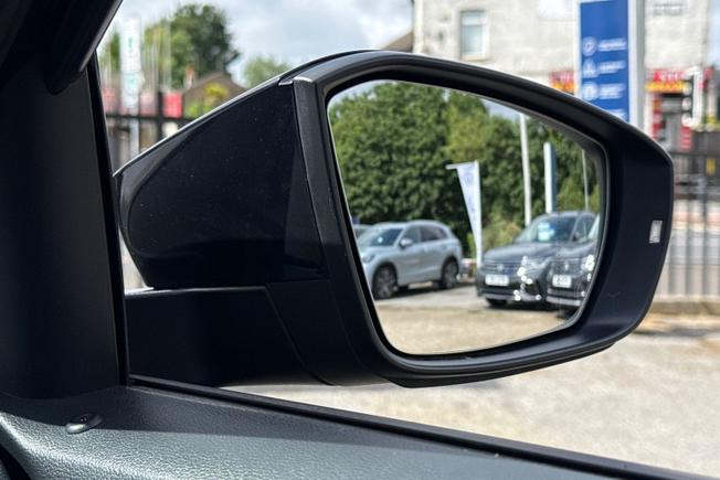 Volkswagen T-Roc Photo 39