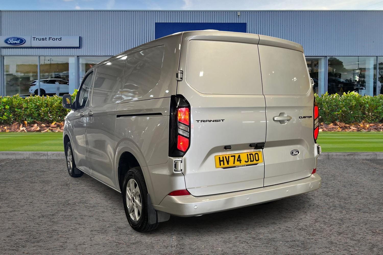 Ford Transit Custom Photo 1