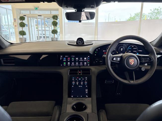Porsche Taycan Photo 27