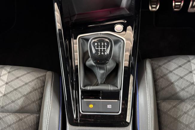 VOLKSWAGEN Golf Photo 23
