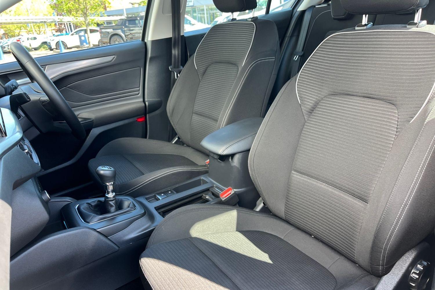 Ford Focus Photo 18