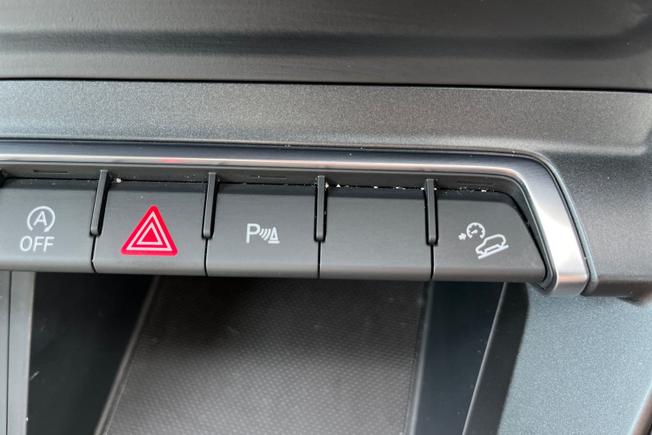 AUDI Q3 Photo 29