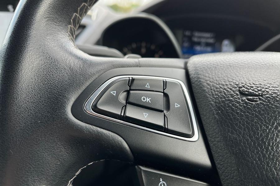 Ford KUGA Photo autoimg-ce545ee8946bd945803e65caa3bfacd4175b3fe0.jpg