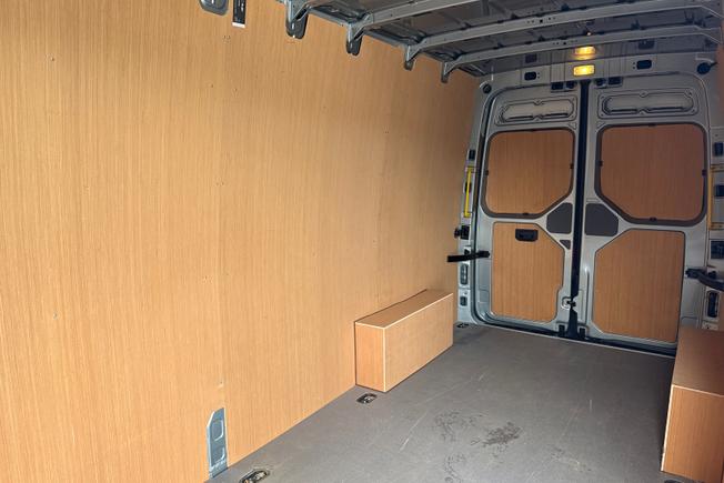 VOLKSWAGEN Crafter Photo 9