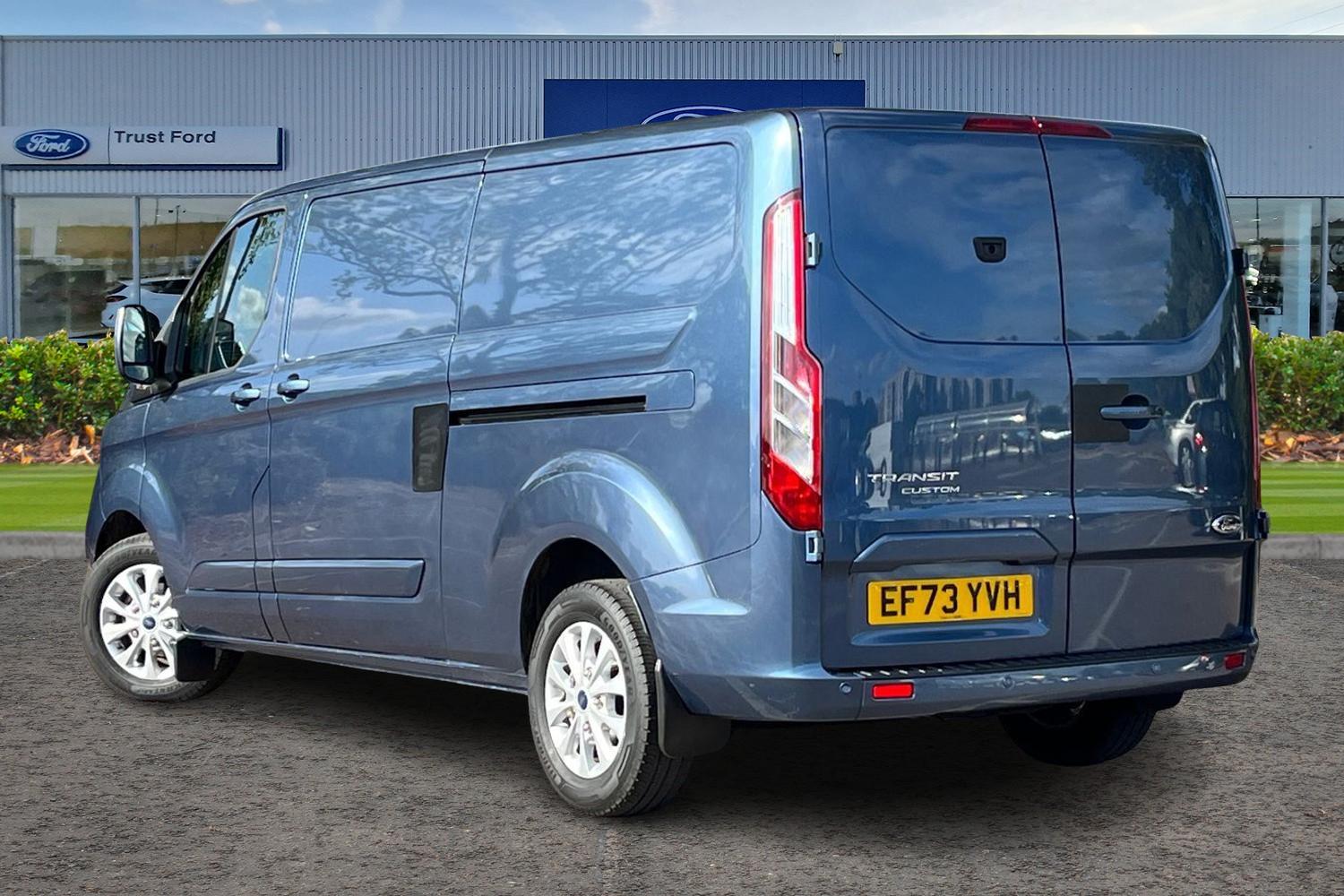 Ford TRANSIT CUSTOM Photo 1