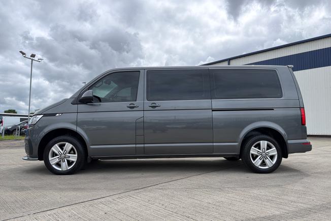 VOLKSWAGEN Transporter Shuttle Photo 24