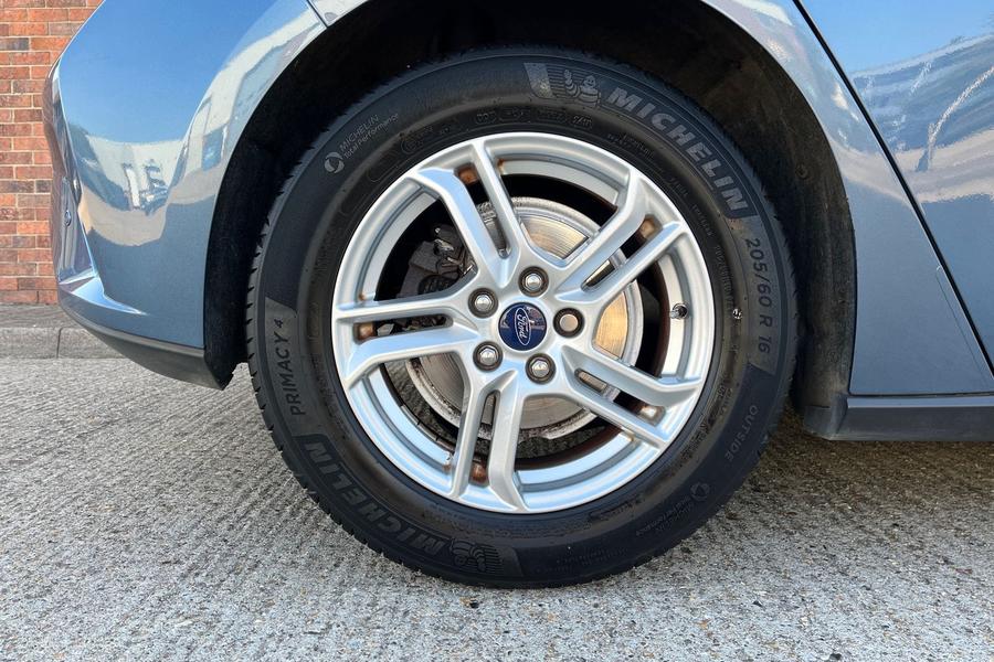 Ford Focus Photo autoimg-ce5a02faa321937887309638e55681188ed6cf59.jpg