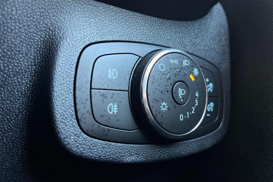 Ford Fiesta Photo autoimg-ce5bd4002b8a96f00befd3707e516a4a21c31aa4.jpg
