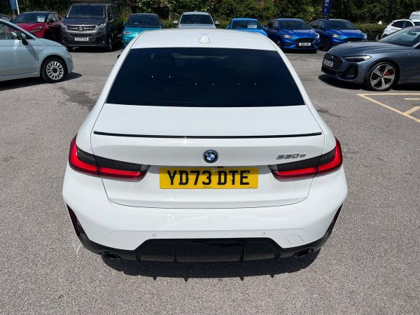BMW 3 Series Photo autoimg-ce5df45a2474175892e57f5e1774233e065d0a89.jpg