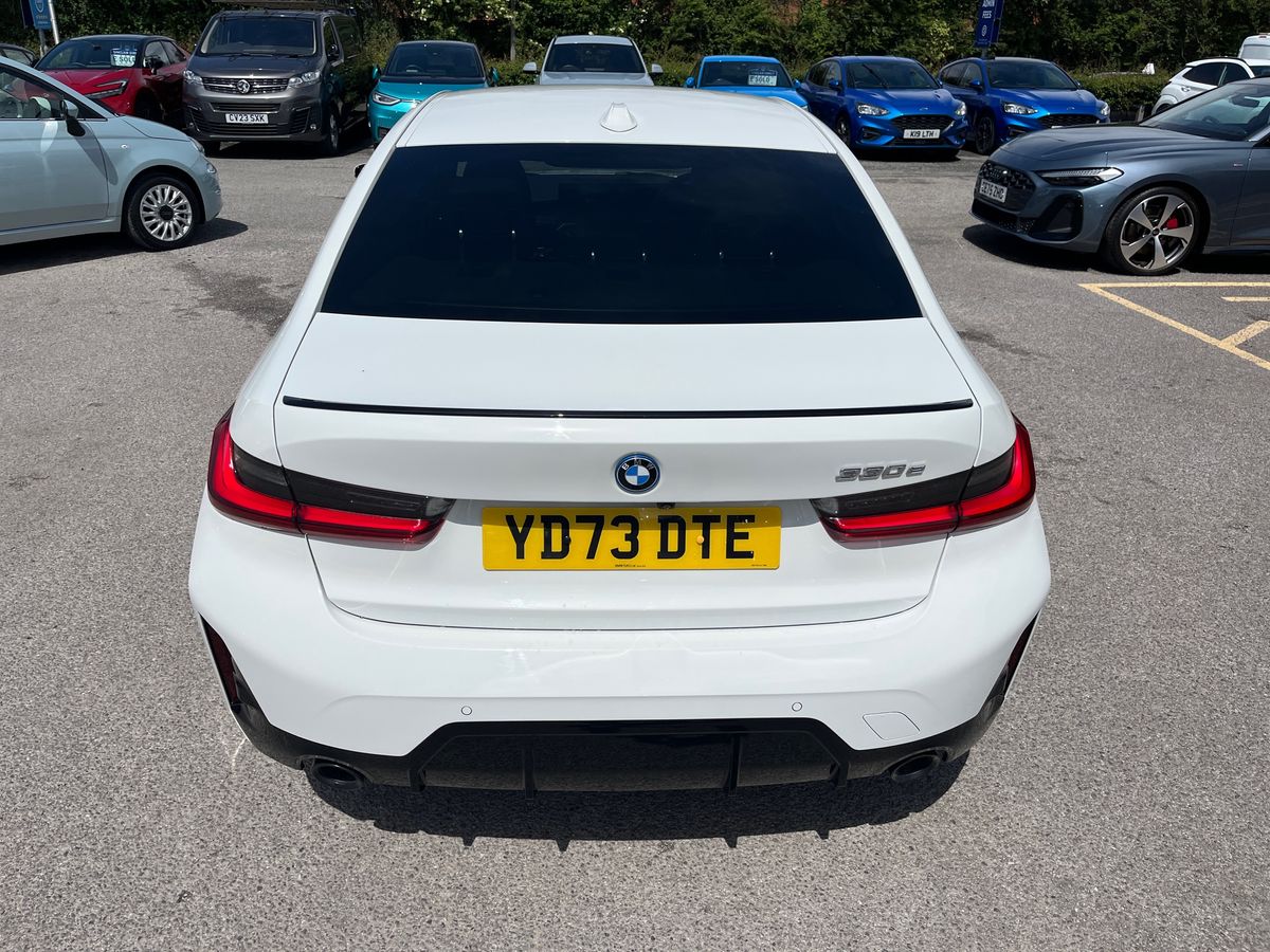 BMW 3 Series Photo 38