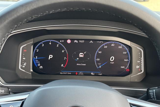 VOLKSWAGEN Tiguan Photo 15