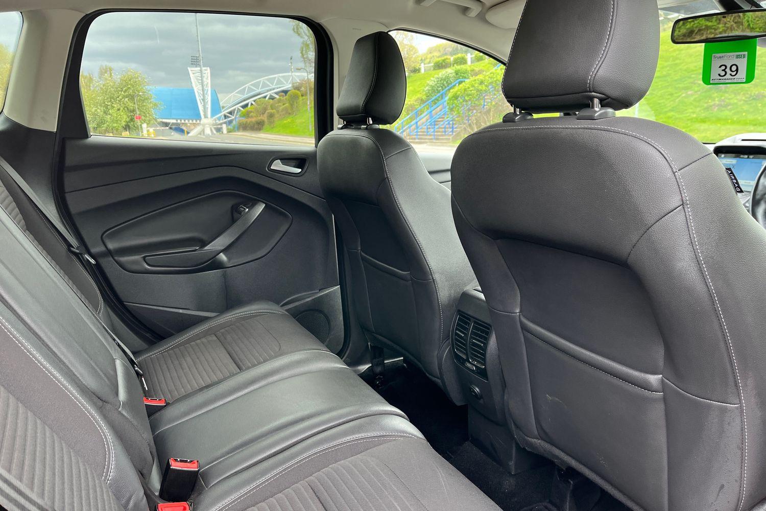 Ford KUGA Photo 37