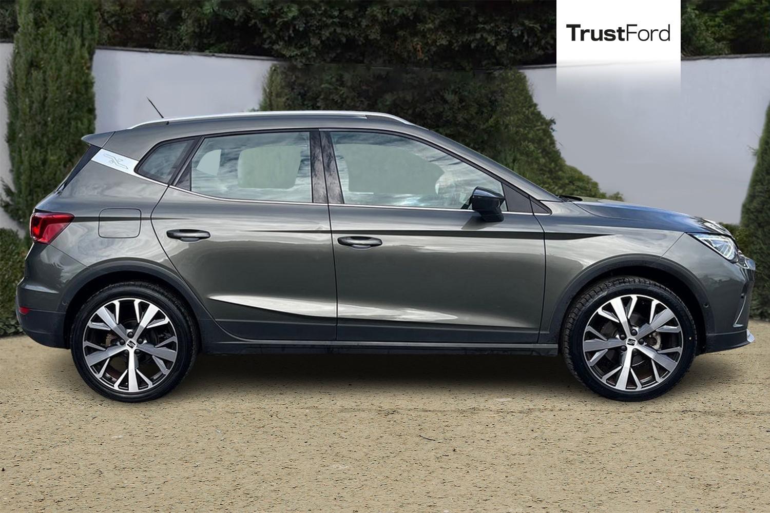 SEAT ARONA Photo 2