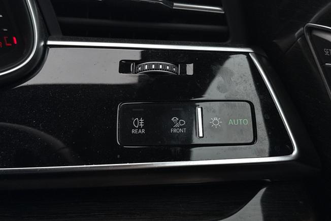 Audi Q8 Photo 36