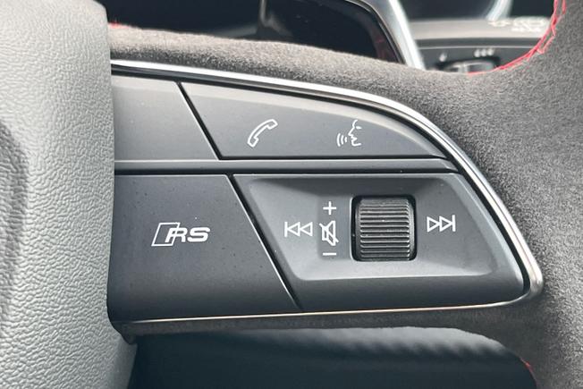 AUDI Rsq8 Photo 17