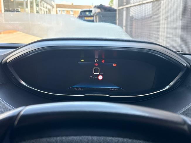 PEUGEOT 5008 Photo 15