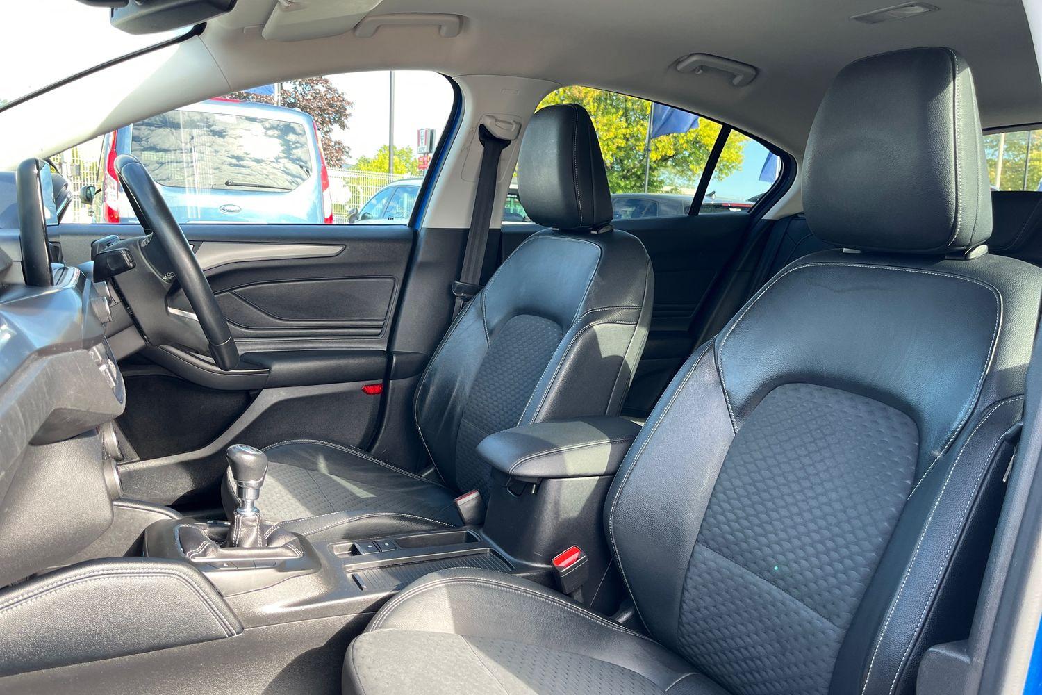 Ford FOCUS Photo 18
