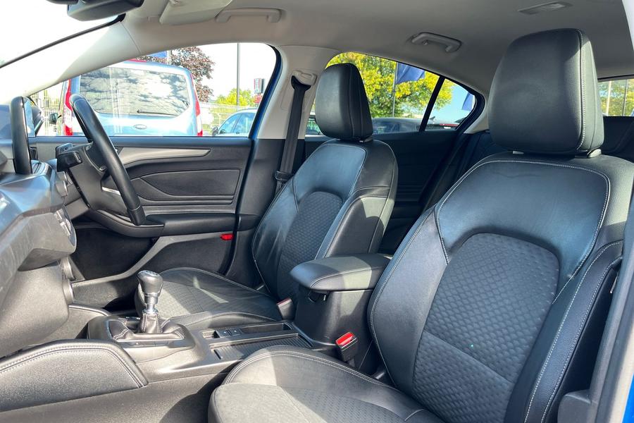 Ford FOCUS Photo autoimg-ce846f45b3344166ed7a6287215252e1a8b2118b.jpg