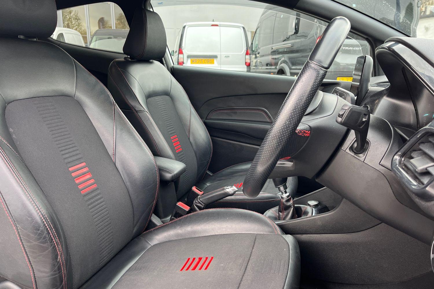 Ford Fiesta Photo 16