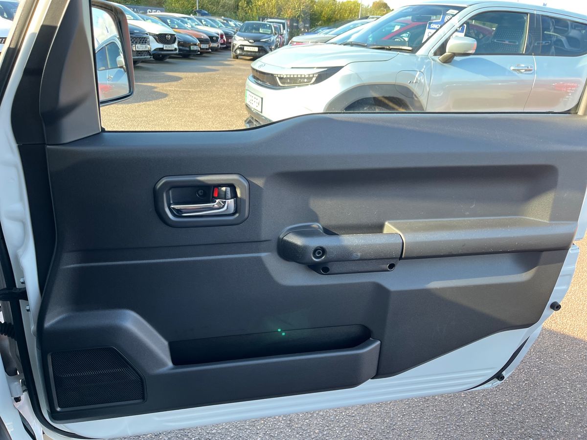 Suzuki Jimny Photo 38