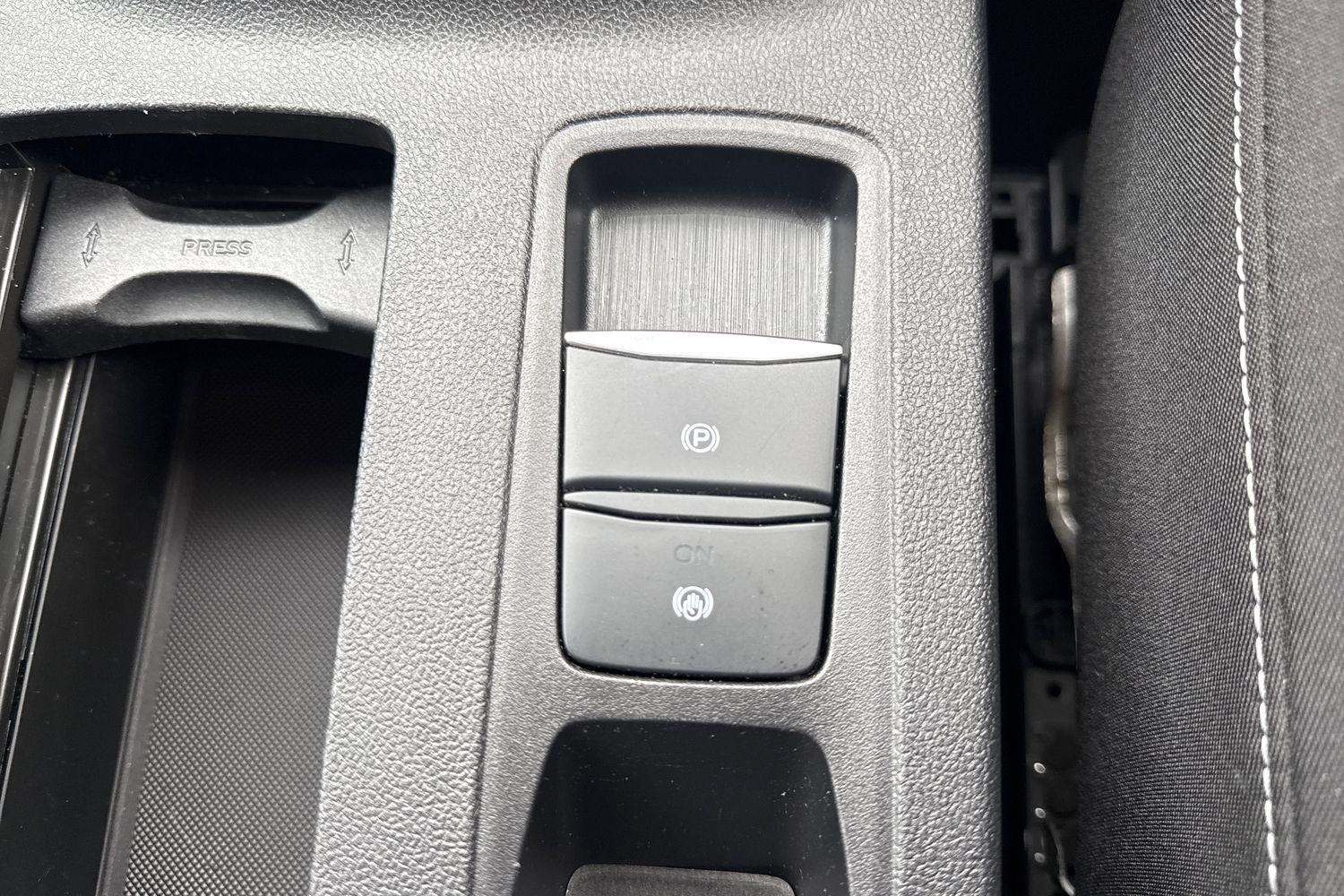 Ford KUGA Photo 28