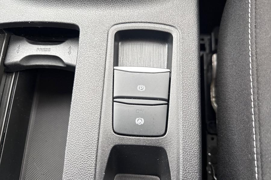 Ford KUGA Photo autoimg-ce929be60991c6acf881d14c0773ede123ce518f.jpg