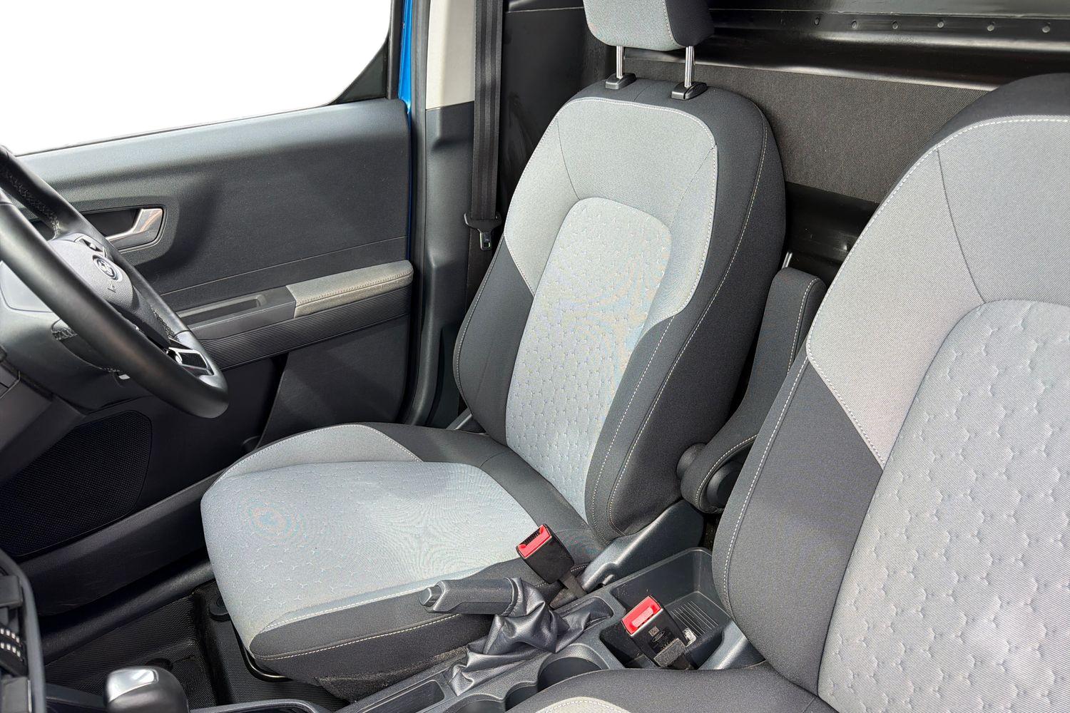 Ford TRANSIT COURIER Photo 10