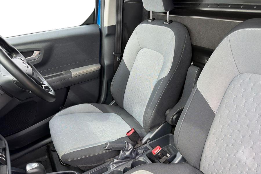 Ford TRANSIT COURIER Photo autoimg-ce9cc54ae8605bd35f4d5a1d085fa85af46ba583.jpg
