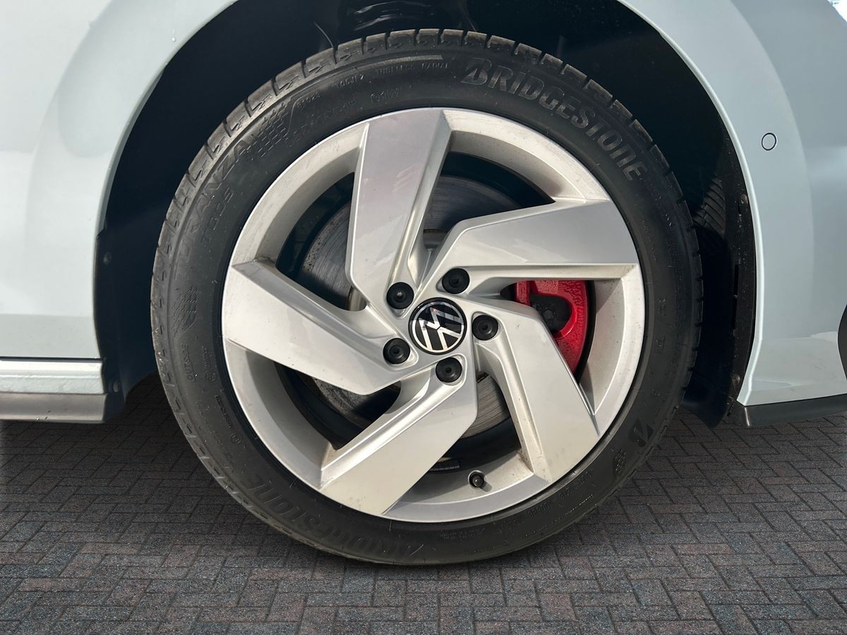 Volkswagen Golf Photo autoimg-ce9d018553ba144c0eba6788681fae6b7233a2b7.jpg