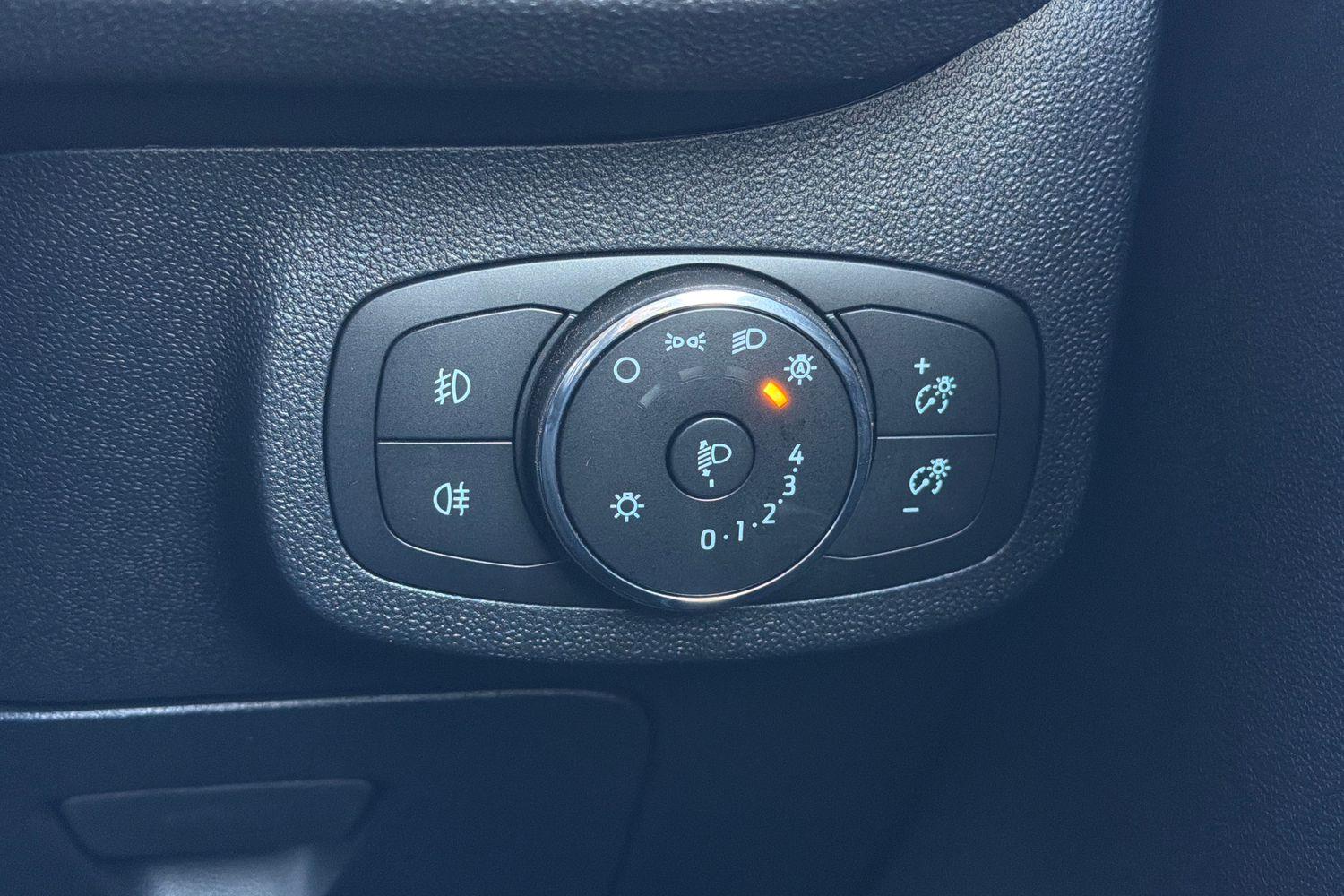 Ford FIESTA Photo 30
