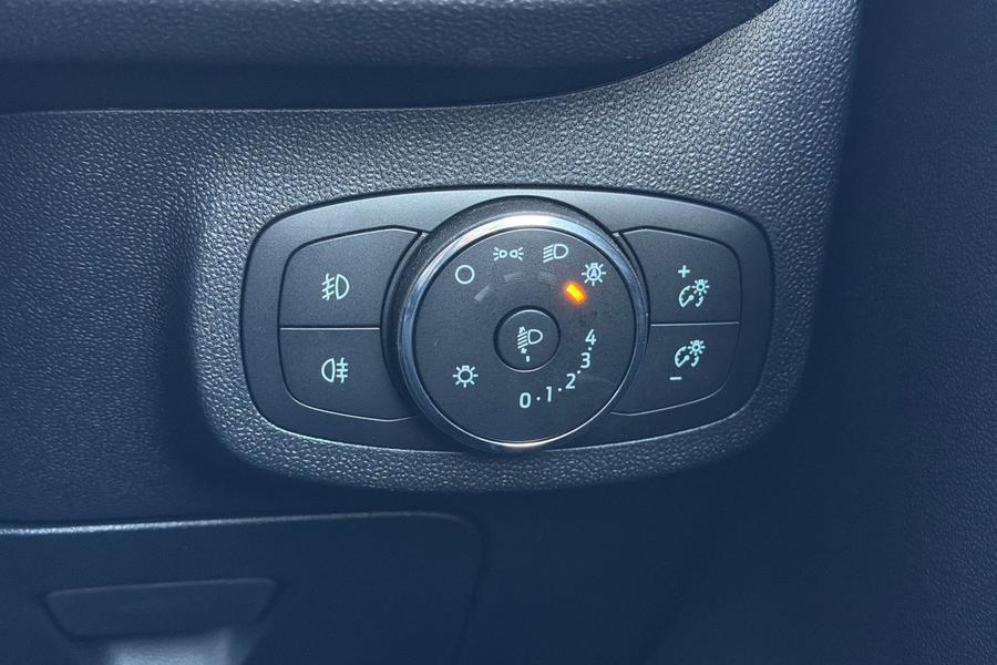 Ford FIESTA Photo autoimg-ce9ea0c6d73436ab3f84925ff445d1596eac974b.jpg
