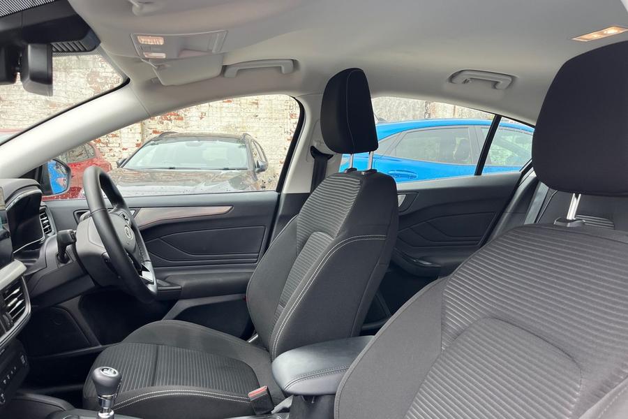 Ford FOCUS Photo autoimg-cead052f6387ad28a31039c6f50e69447f98076a.jpg