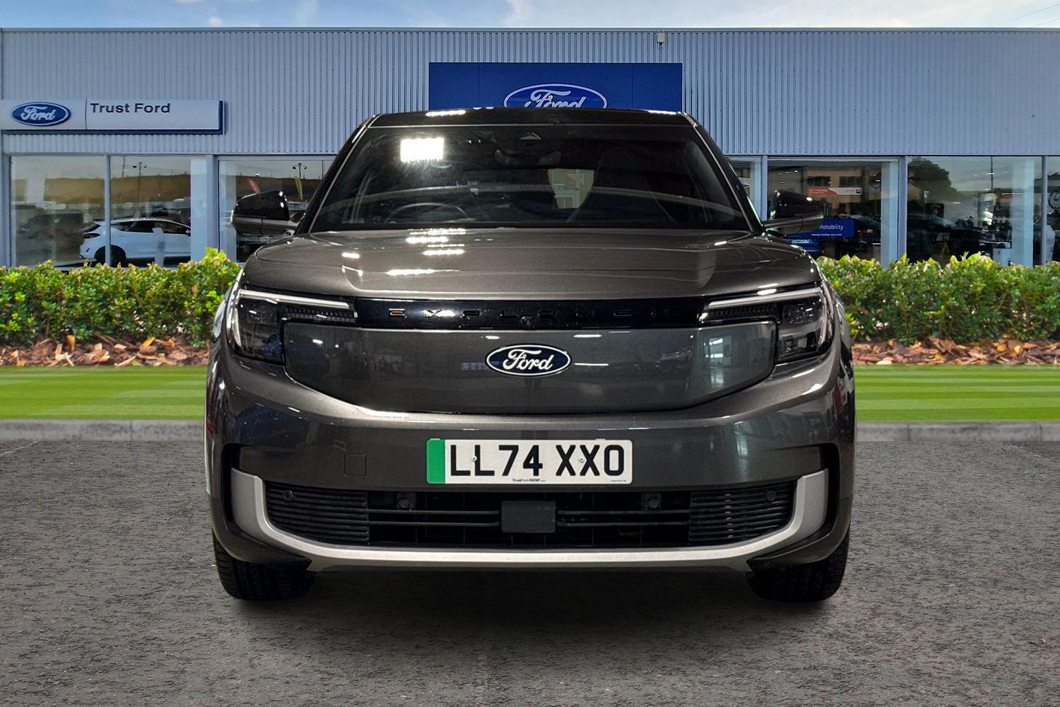 Ford Explorer Photo 5