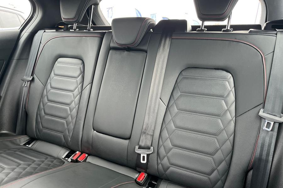 Ford FOCUS Photo autoimg-ceb243dac00cfe7be93d128179dcf01507cc7a5b.jpg