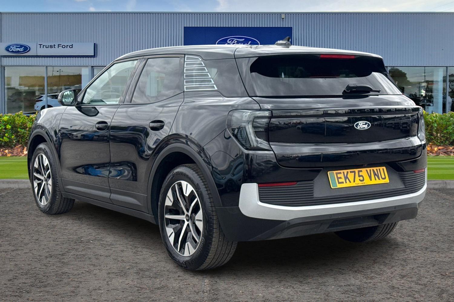 Ford EXPLORER Photo 1