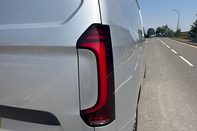 VOLKSWAGEN E-Transporter Photo 18