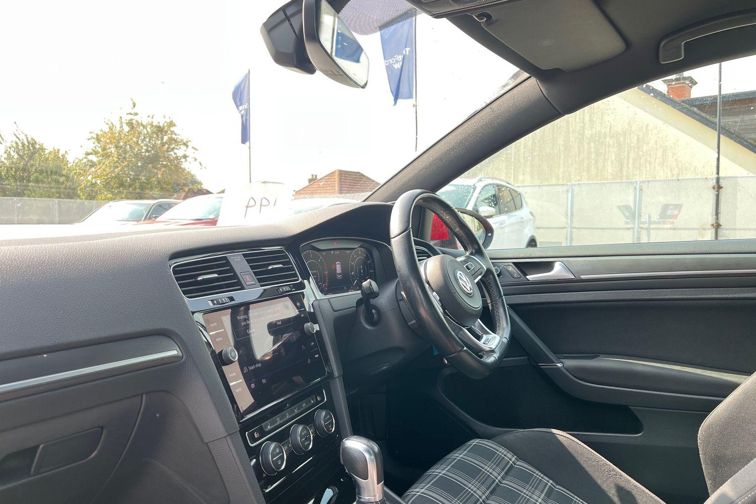 Volkswagen Golf Photo 17