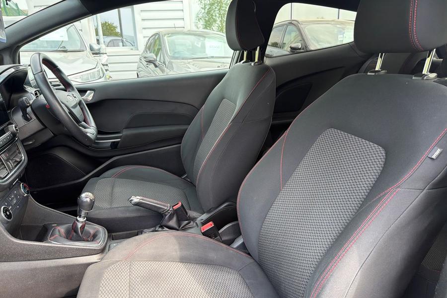 Ford FIESTA Photo autoimg-ceb8303c7bfd5e420b6580de8e8e2bfaefc99a01.jpg