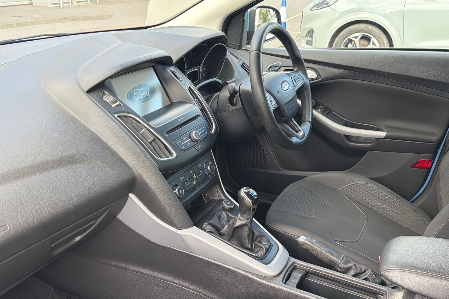 Ford Focus Photo 17