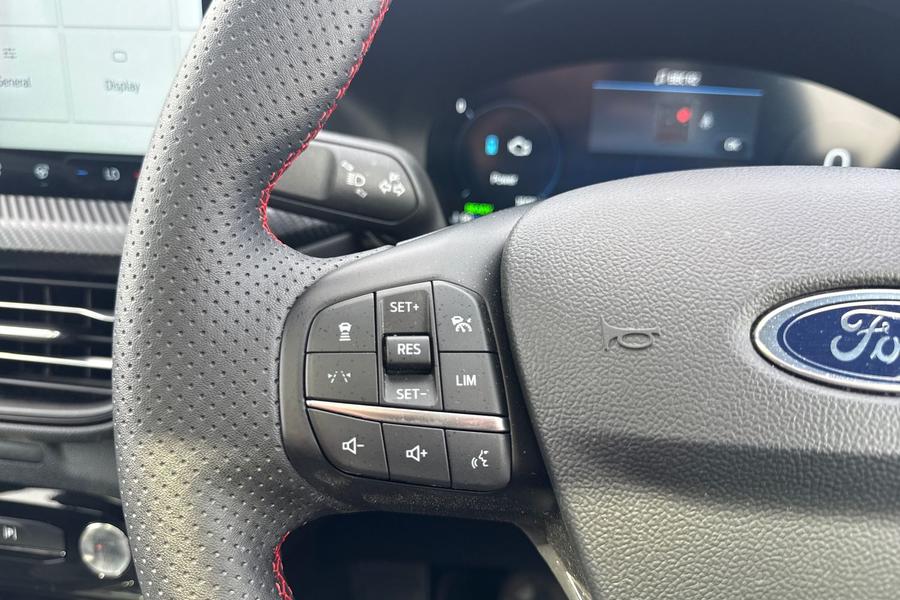 Ford Kuga Photo autoimg-cebb1eb4151c2cc3b28b218b1fd35186e6e0c7ee.jpg