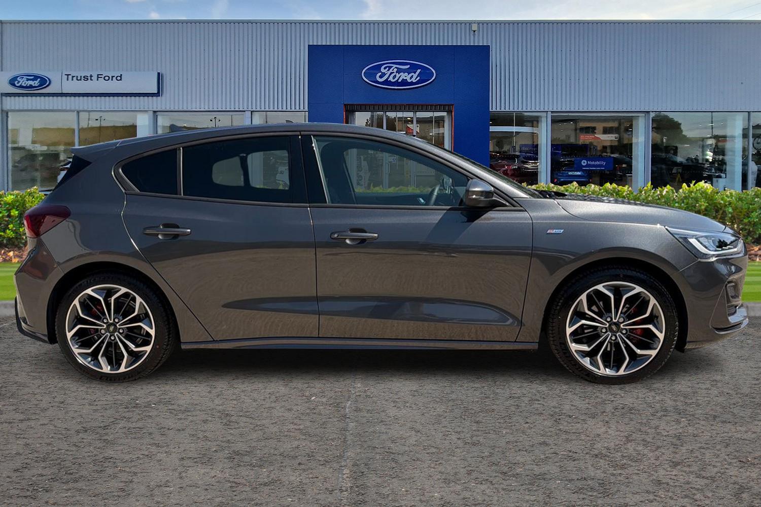 Ford Focus Photo 2