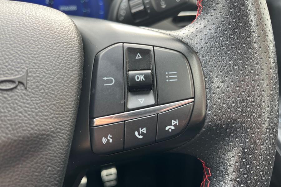 Ford KUGA Photo autoimg-cebed5eb607abad9c4ad8487fc4c5430d6e27147.jpg