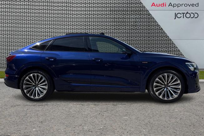 AUDI e-tron Photo 4