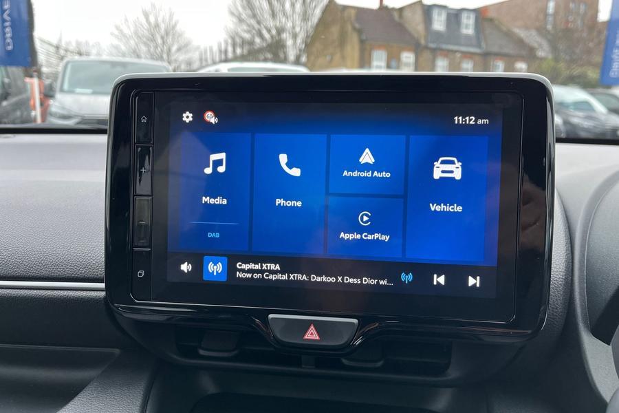 Toyota YARIS Photo autoimg-cecd06565960ca9c5137dd43bfd9e4cbc29fb31c.jpg