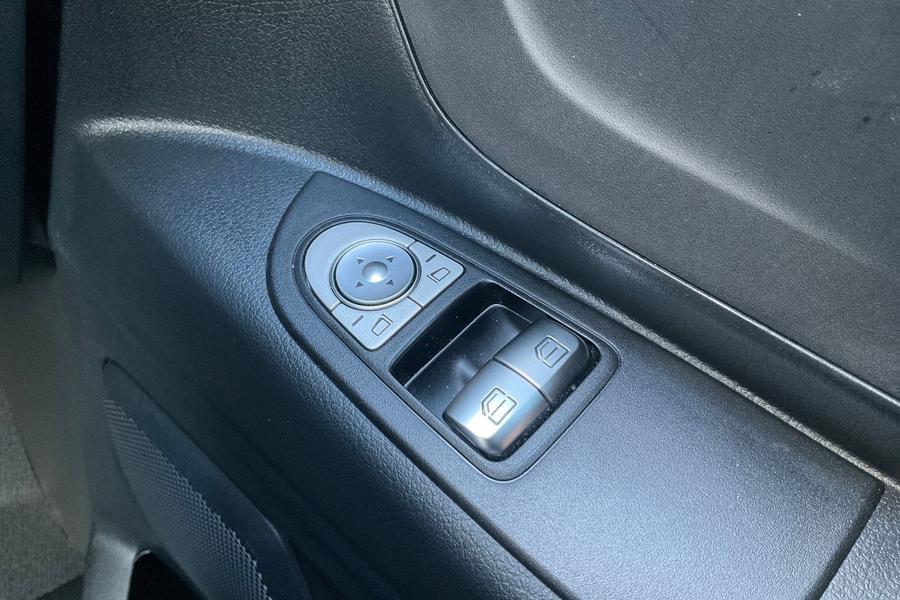 Mercedes-Benz VITO Photo autoimg-ced112dfe17ffe5f12d5a8e9221a7066a9be4660.jpg