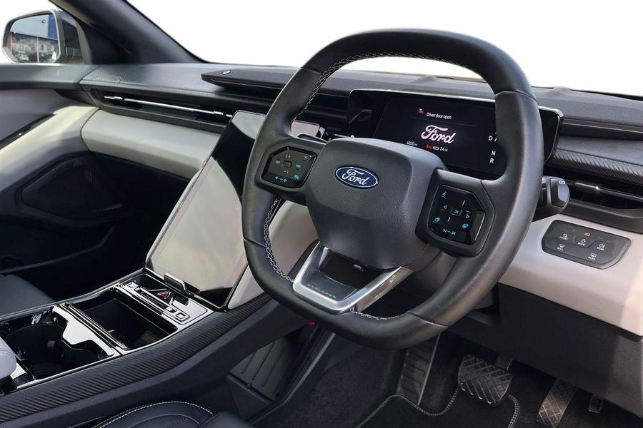 Ford EXPLORER Photo autoimg-ced291d1a6edd92c7566299f57305a00c65bcf00.jpg